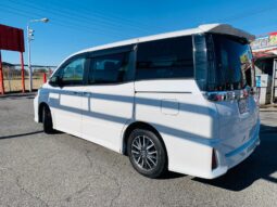 
										2015 Toyota Voxy full									