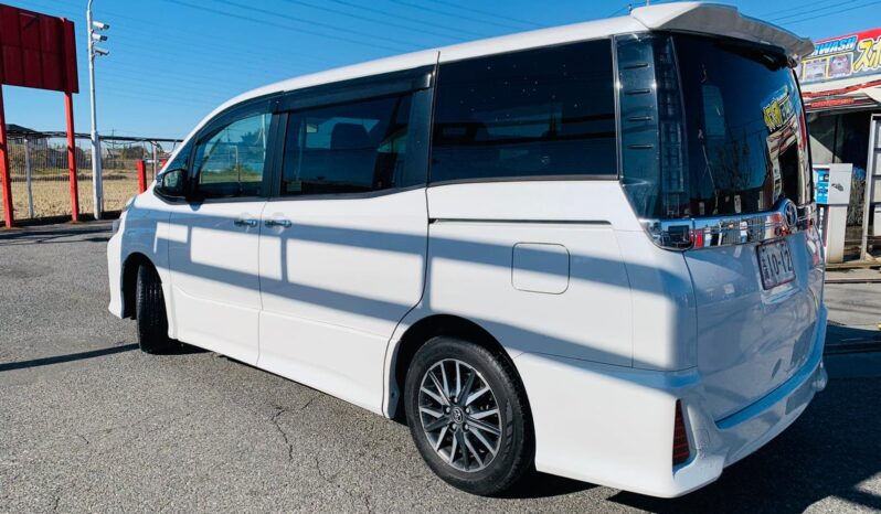
								2015 Toyota Voxy full									