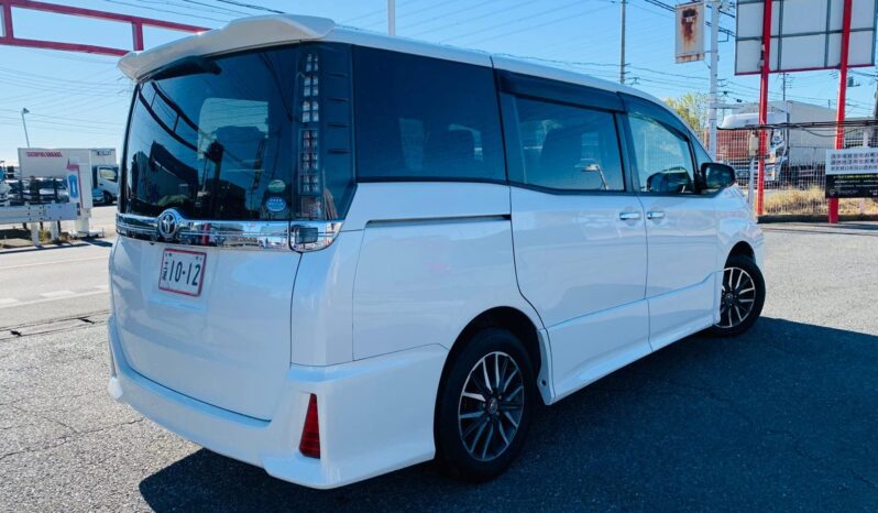 
								2015 Toyota Voxy full									