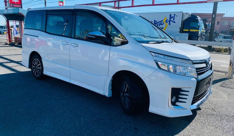 
								2015 Toyota Voxy full									
