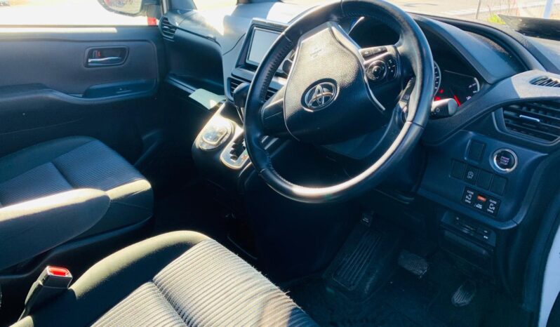 
								2015 Toyota Voxy full									