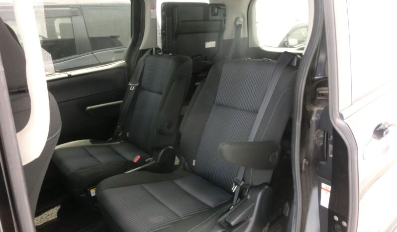 
								2015 Toyota Voxy full									